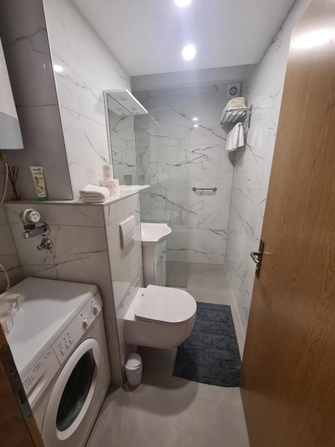 Apartman Yellow - Self Check In オシエク エクステリア 写真