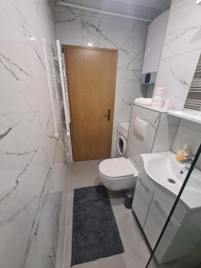Apartman Yellow - Self Check In オシエク エクステリア 写真