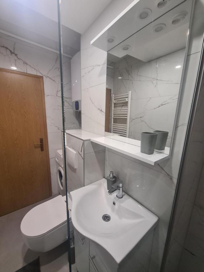 Apartman Yellow - Self Check In オシエク エクステリア 写真