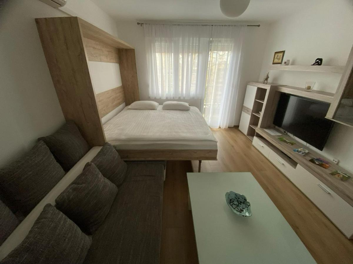 Apartman Yellow - Self Check In オシエク エクステリア 写真