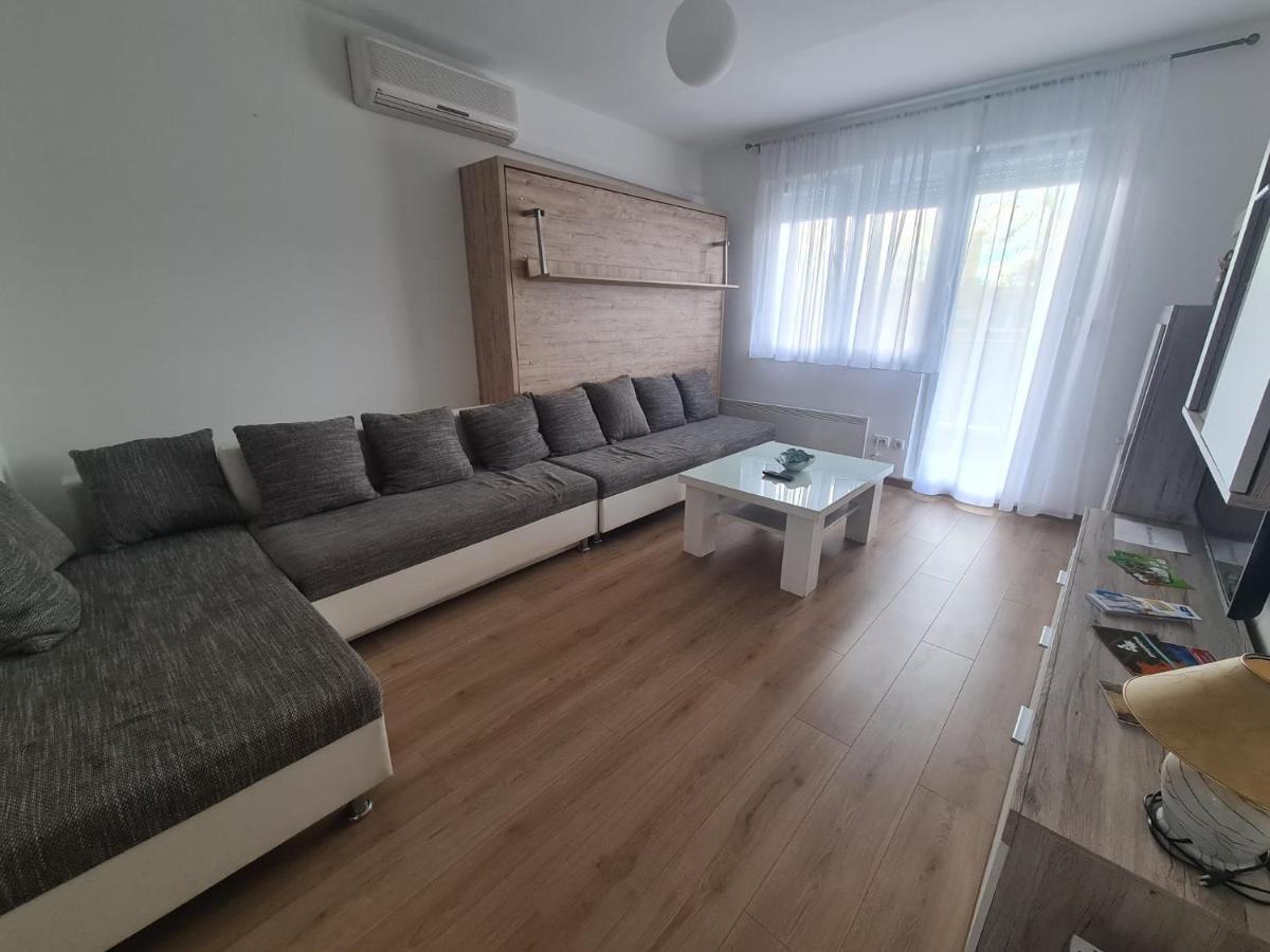 Apartman Yellow - Self Check In オシエク エクステリア 写真